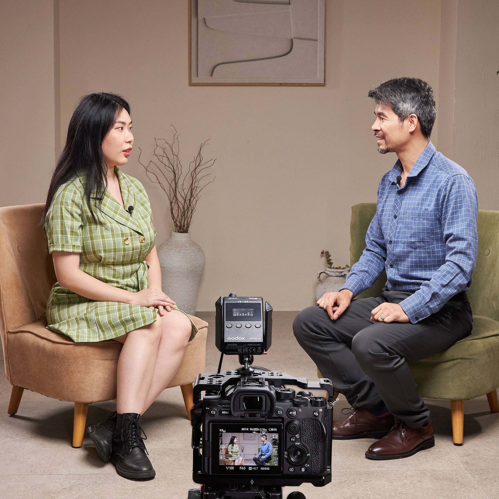 Godox WMicS2 UHF Compact Wireless Microphone System for Cameras & Smartphones with 3.5mm (514 to 596 MHz)