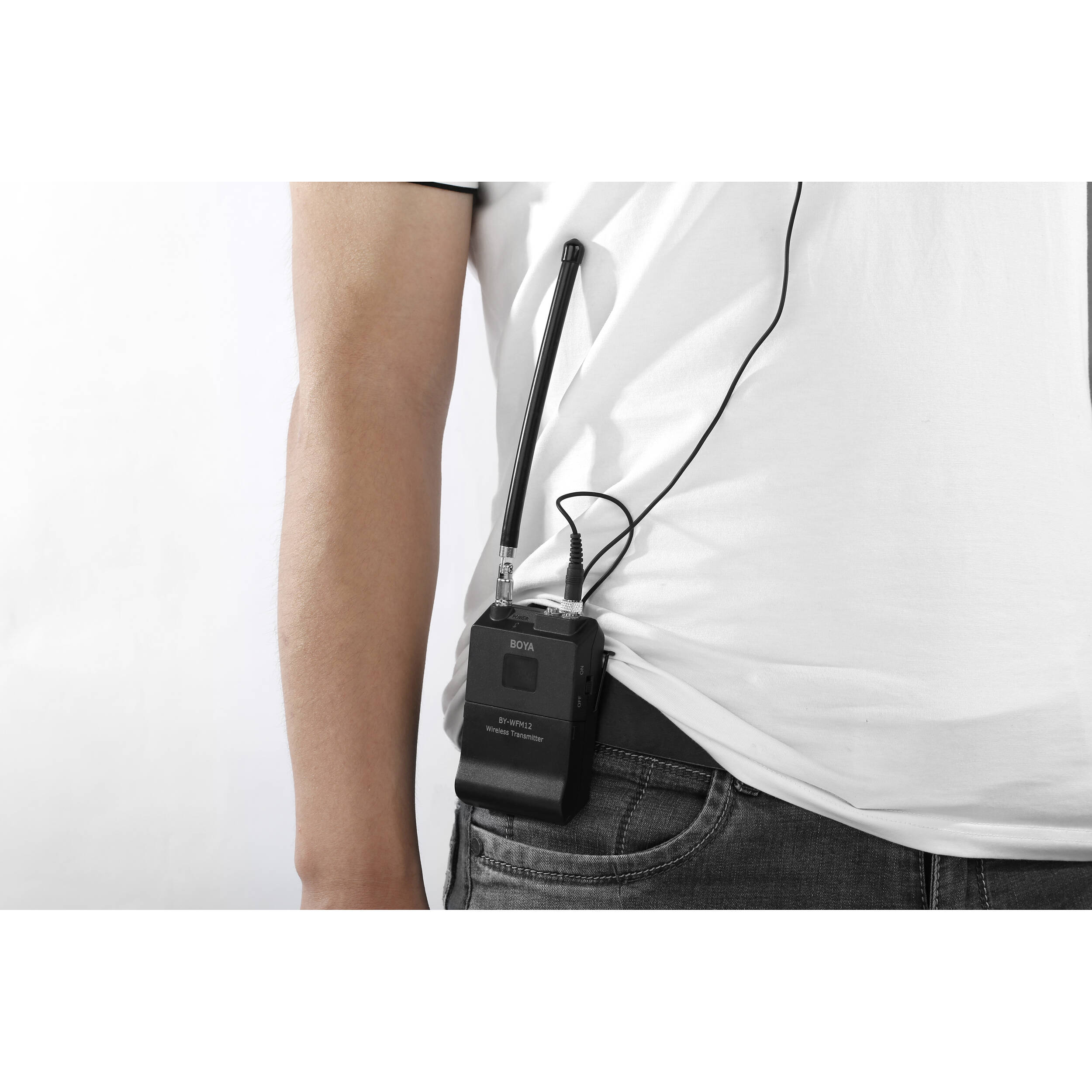 BOYA BY-WFM12 Camera-Mount VHF Wireless Omni Lavalier Microphone System for Cameras and Smartphones (204 to 215 MHz) - Image 3